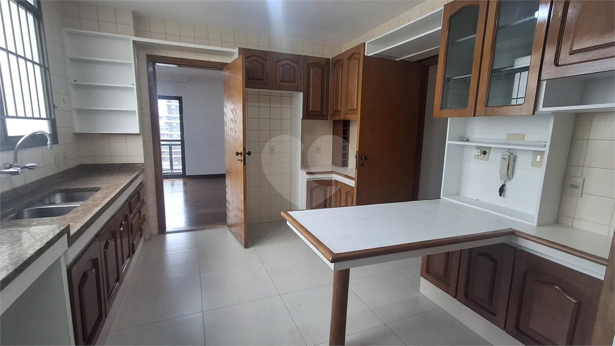 Apartamento para alugar com 4 quartos, sendo 3 suítes,  em Brooklin, São Paulo, SP