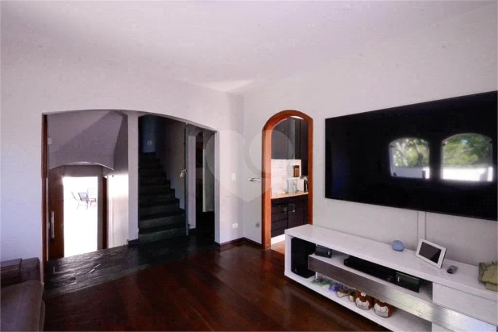 Casa com 4 Dormitórios sendo 1 suíte, com 3 Vagas