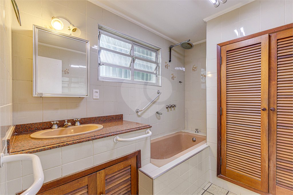 Casa Térrea à venda com 3 quartos, sendo 1 suíte,  em Alto da Boa Vista, São Paulo, SP