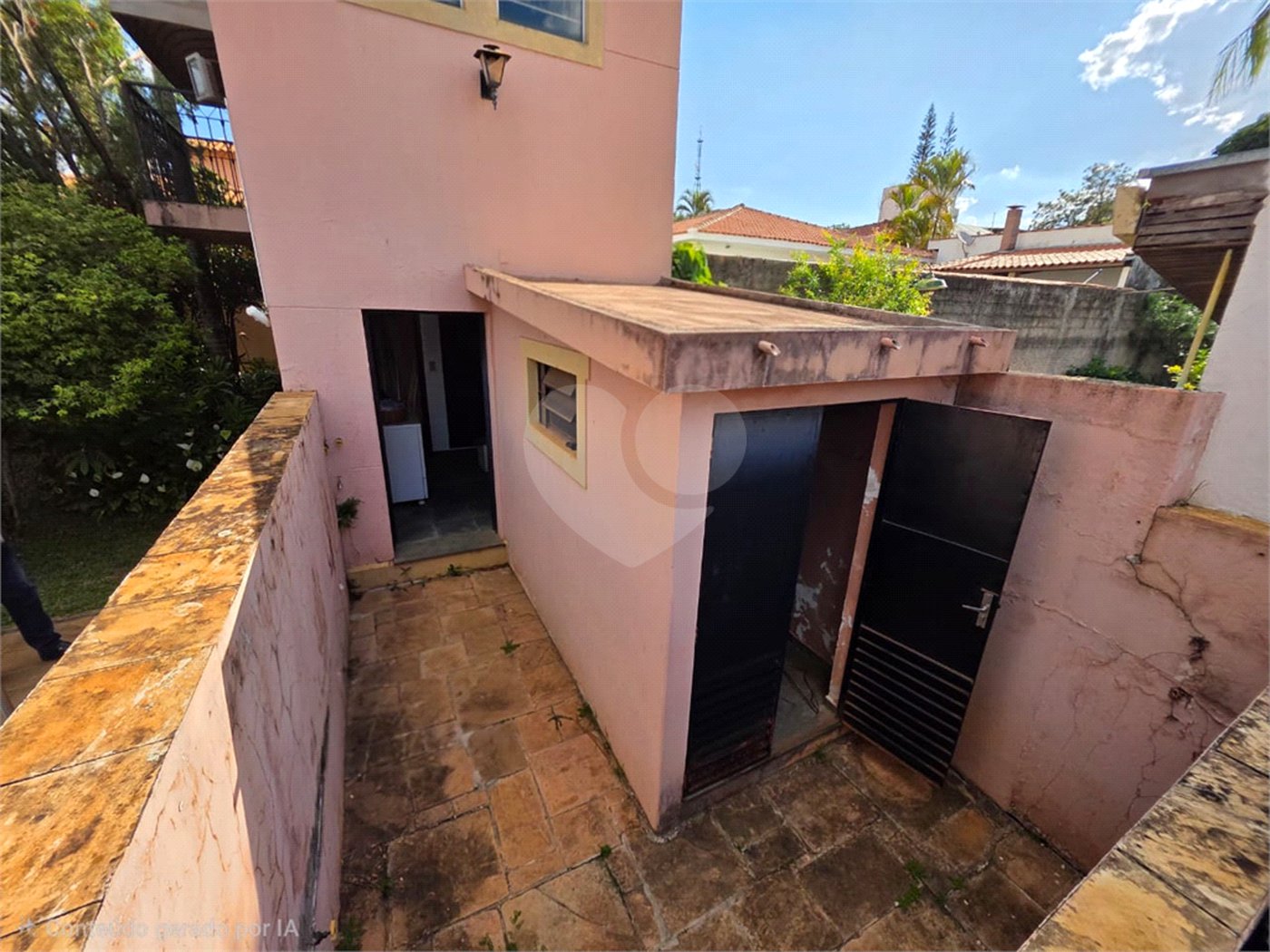 Casa Térrea 5 quartos bem localizada com piscina.