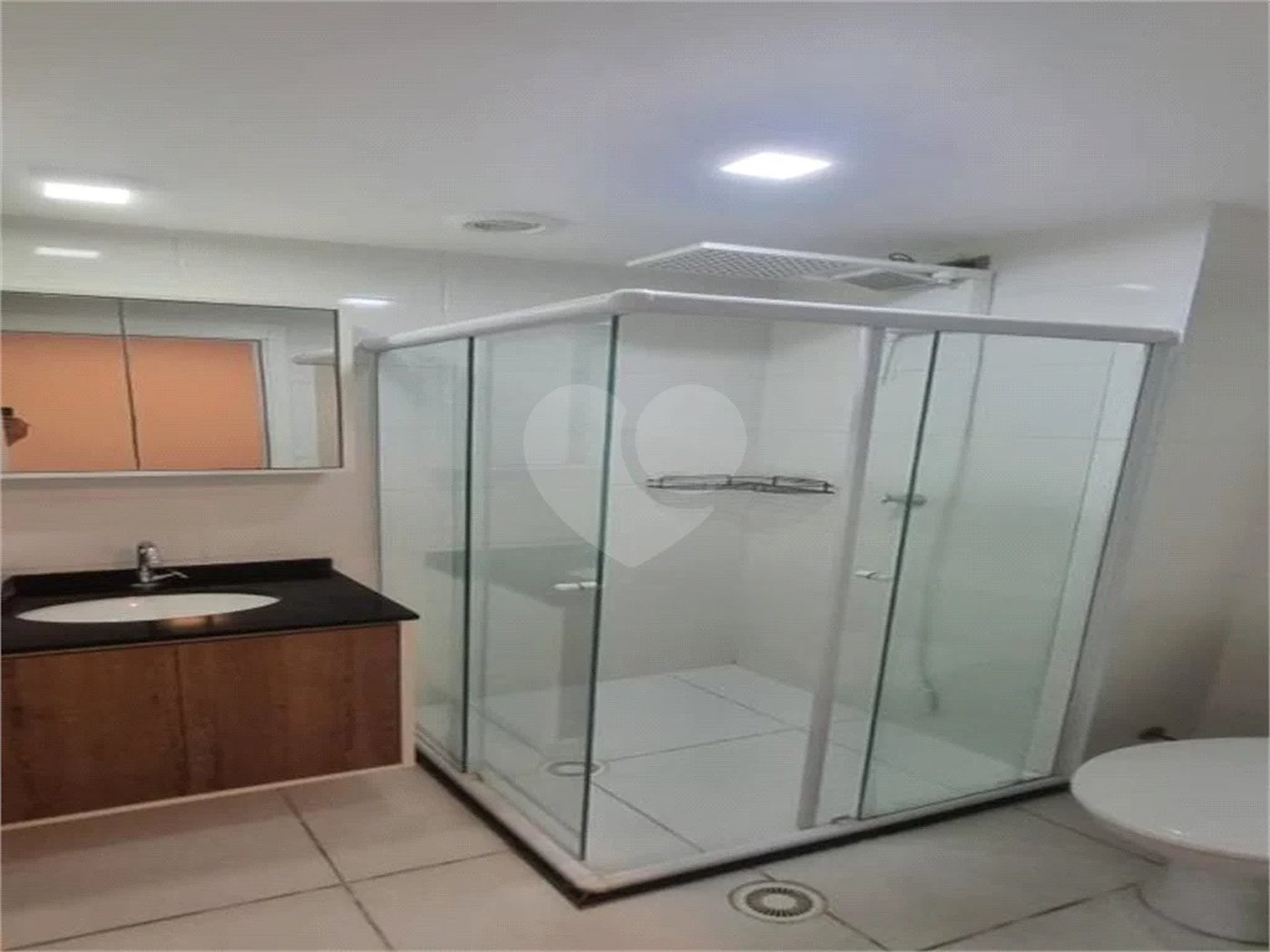 Studio Mobiliado no Alto do Ipiranga – Andar Alto e Vaga para Moto