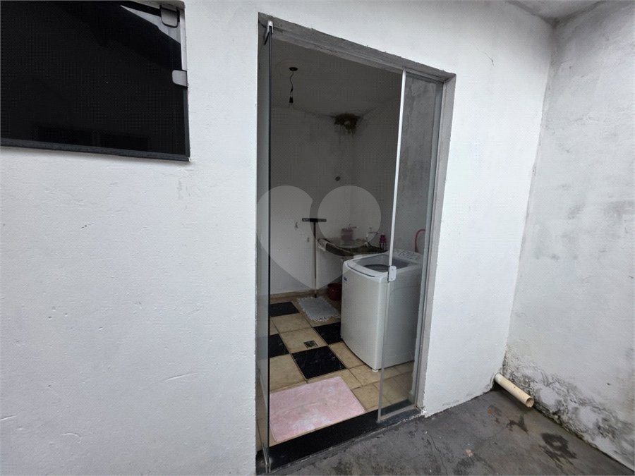 Casa térrea à venda no Douradinho com 2 quartos e edícula com mais dois quartos e 2 banheiros.