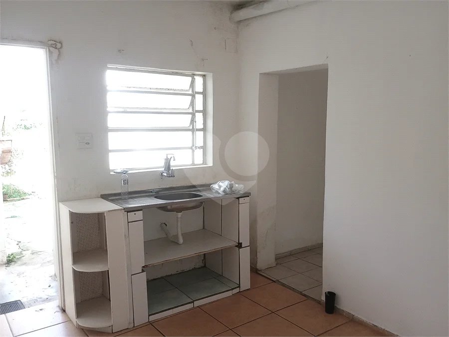 Casa de 1 dormitório com quintal e jardim na Vila Ipojuca!