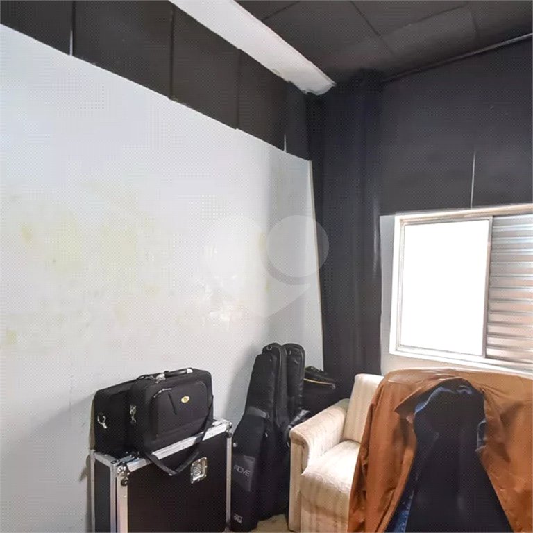 Apartamento á venda de 108m2 no Cond. Edifício Silvia a 350 metros da estação do metro Ana Rosa (linha azul e verde).