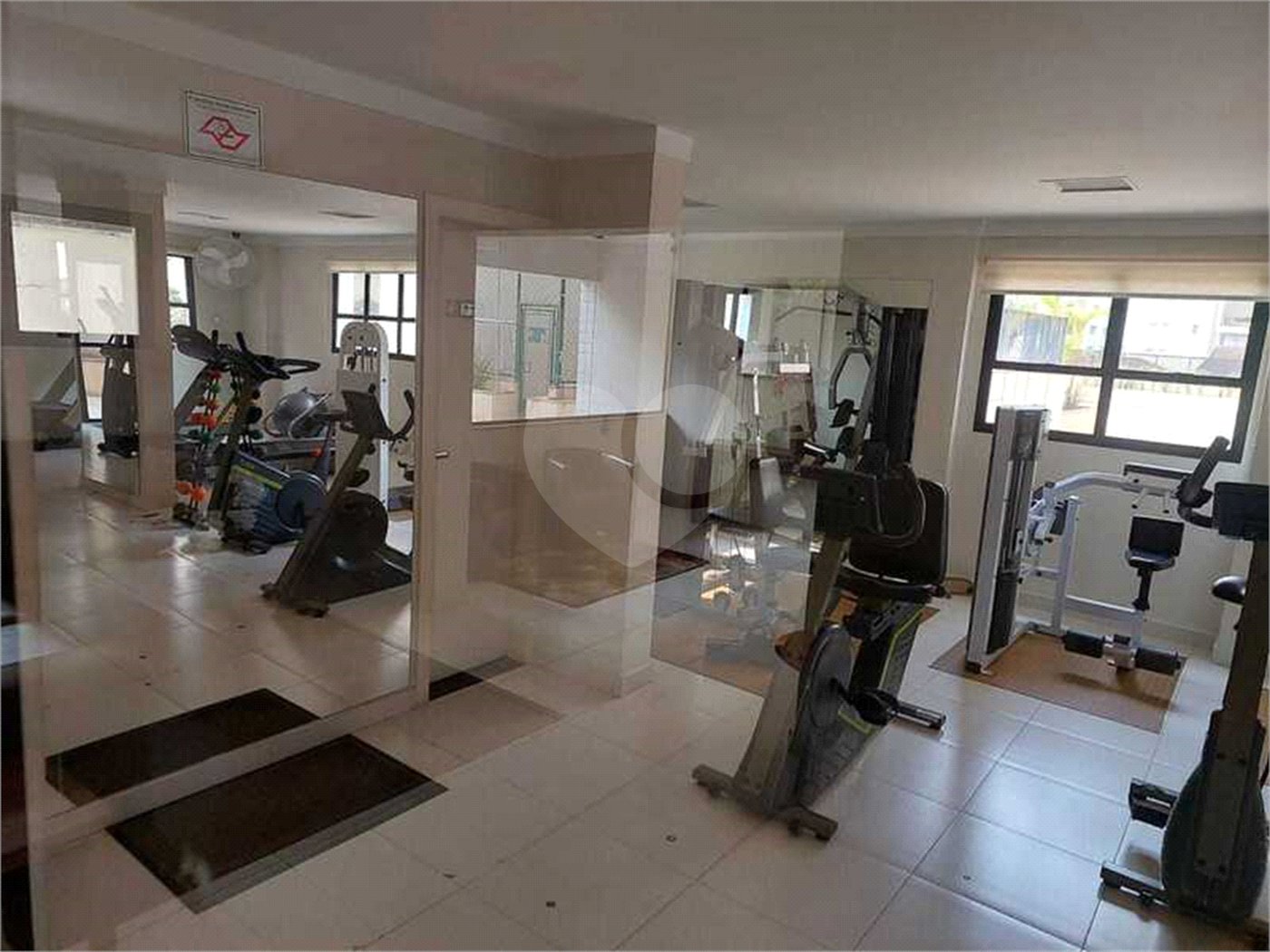 APARTAMENTO COM 125 M2 3 DORMITORIOS, SALA E COZINHA AMPLAS E 3 VAGAS DE GARAGEM. À VENDA EM SANTANA