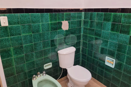 Casa Térrea com 3 dormitórios.
