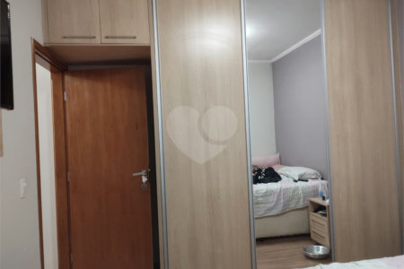 Casa térrea com 2 dormitórios.