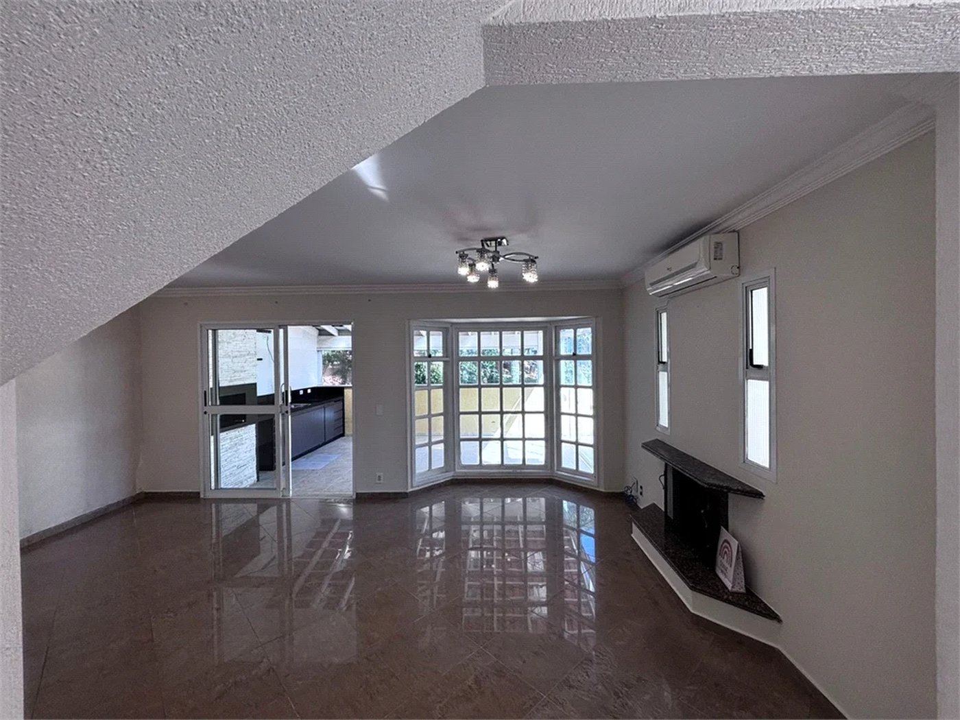 Casa à venda com 3 quartos, sendo 1 suíte,  no condomínio Villagio da Granja, Cotia - SP