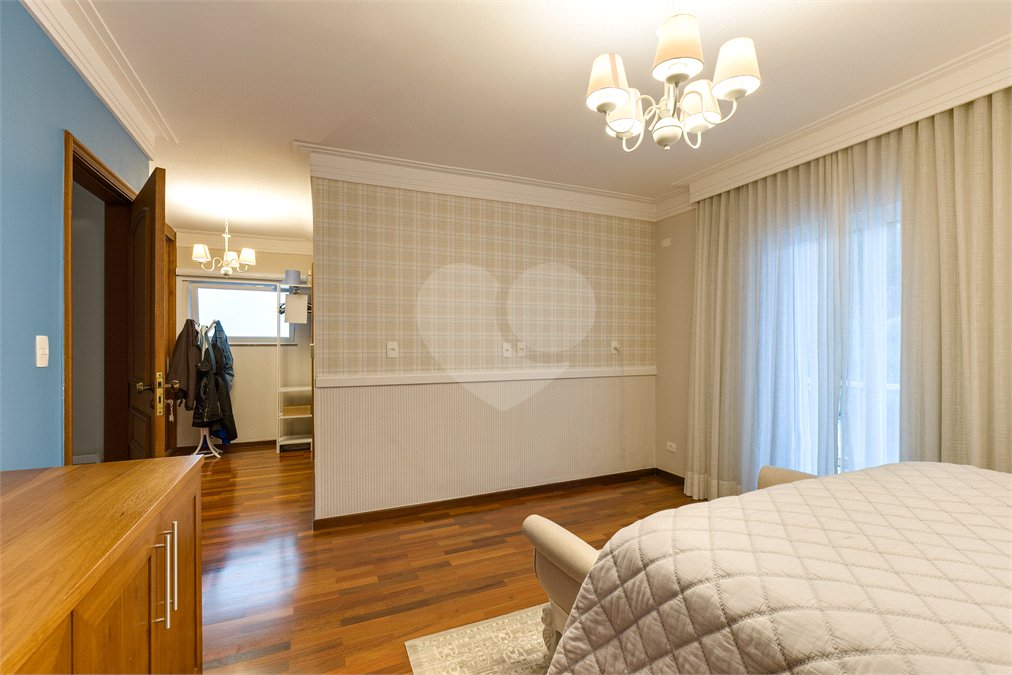 Casa à venda com 4 quartos, sendo 2 suítes,  em Alto da Boa Vista, São Paulo, SP