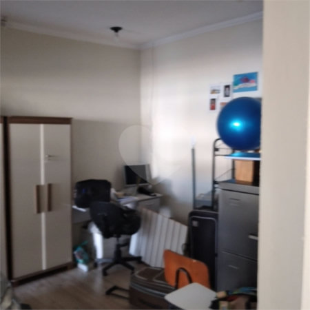 Casa Térrea com 3 dormitórios.