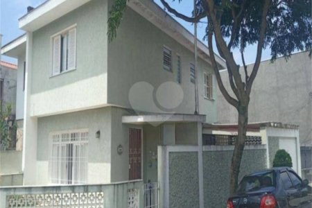 Sobrado à Venda com 150m², 3 Dormitórios, Suíte e Quintal