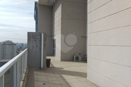 Conjunto comercial duplex à venda na Aclimação. Andar inteiro, puro charme!