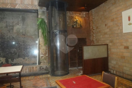 Casa comercial à venda na Rua Treze de Maio