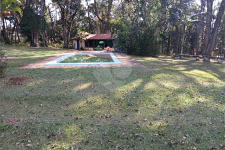 Terreno 200 m² com piscina e churrasqueira no Jardim Estância Brasil