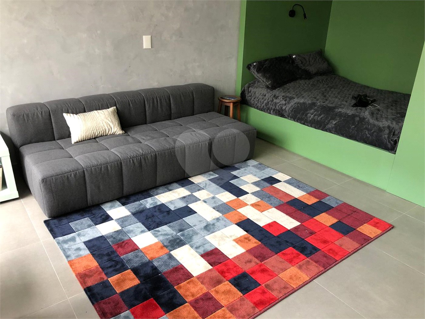 Vendo apartamento todo reformado em prédio novo por arquiteta internacional, porteira fechada e rend