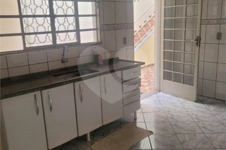 Sobrado para venda com 6 suítes.