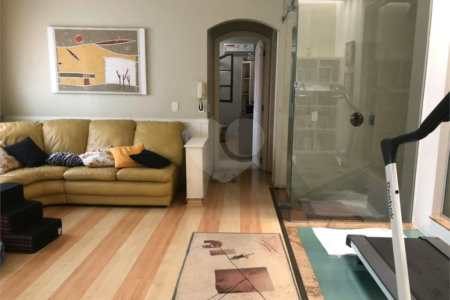 Sobrado com 363m² à venda no Alto da Moóca - 3 suítes e 6 vagas.