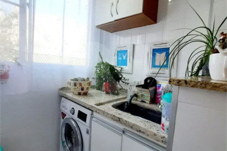 Apartamento com 2 quartos e 1 banheiro