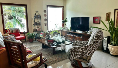 Excelente Sobrado na Vila Matilde. Venha fazer uma visita.