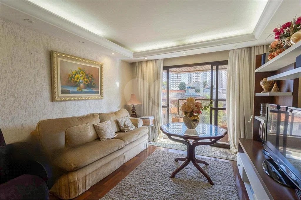 Apartamento na Vila Regente Feijó com 135m2, com 2 dorms, 1 suíte, 2 vagas. Estuda permuta.