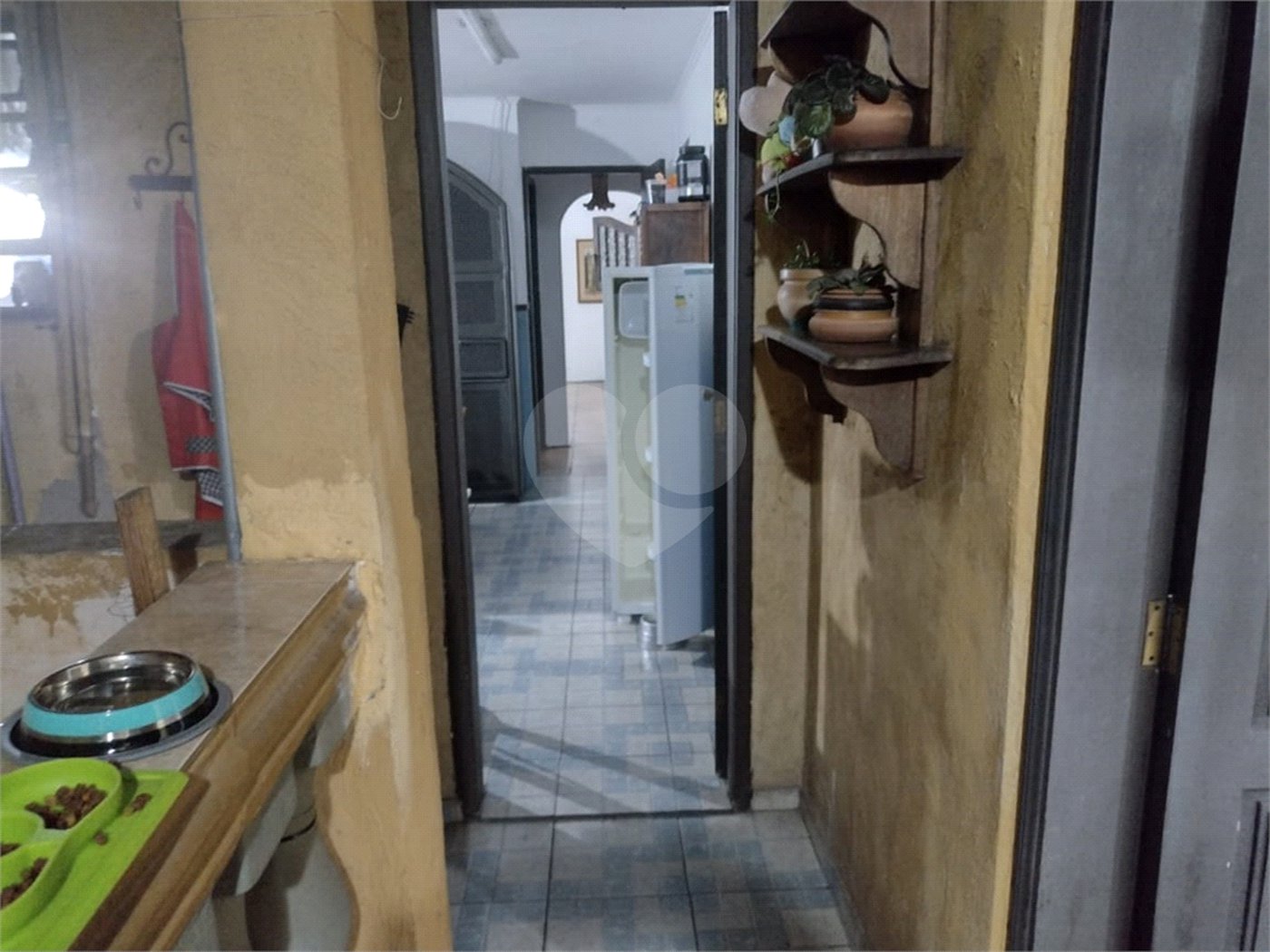 Casa à venda na Vila Mariana de 300 metros quadrados, com 3 dormitórios, 1 suíte e 2 vagas.