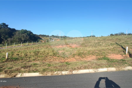 Terreno em Atibaia com 360 m² condomínio fechado com ampla área de lazer