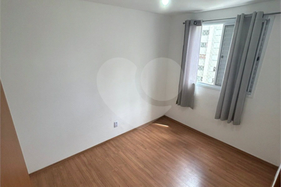 Apartamento de 44m² com vaga na garagem.