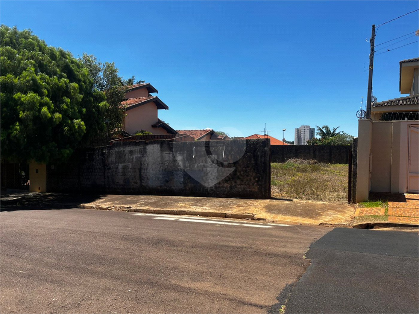 Terreno com 586,00 m² á Venda.