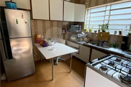 Casa com 202m² , 4 dormitórios , sendo 1 suíte , 3 vagas de garagem.