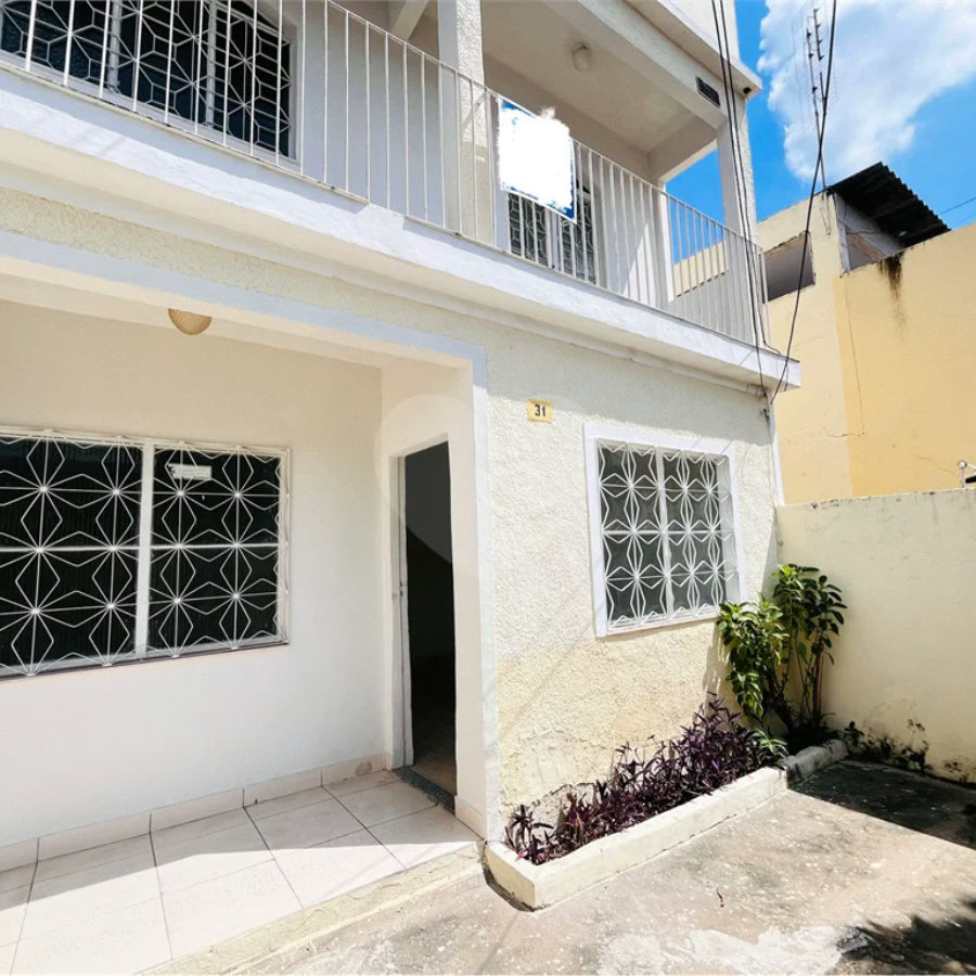 Duas casas por 250 mil próxima do Tingui