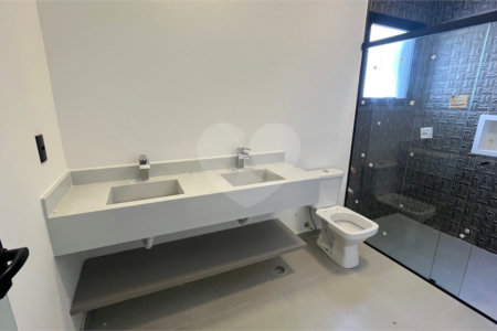 Casa Assobradada com 3 suítes na Vila Thais em Atibaia