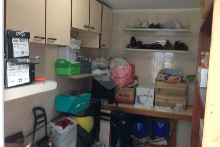 Vende-se Sobrado em Condomínio Fechado – 3 Dormitórios | 180 m²