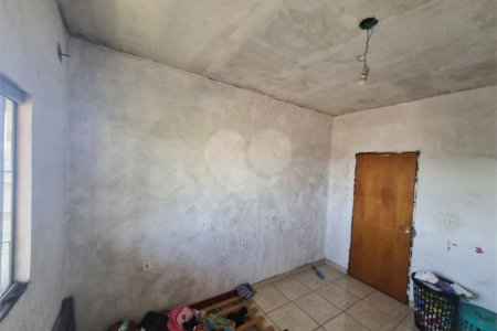 Sobrado 3 quartos e área comercial em baixo.