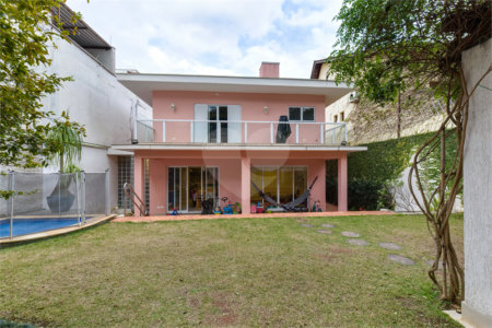 Casa à venda com 4 quartos, sendo 2 suítes,  em Alto da Boa Vista, São Paulo, SP