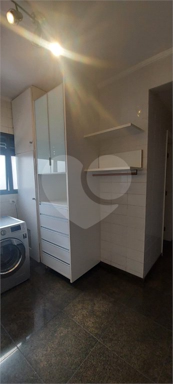 Apartamento à venda no Campo Belo de 245m² com 3 suítes e 3 vagas