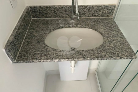 Apartamento mobiliado, novo, com 38m útil, ótima localização REF:903711