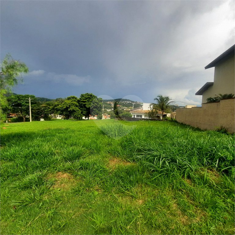 Lindo terreno de 450m², localizado no Condomínio Vilaggio Caprirccio