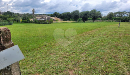 Terreno à venda no condomínio Vila Pinhal, Itirapina - SP