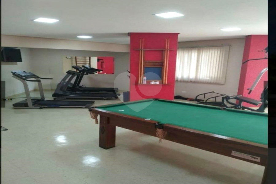 Apartamento possui 70 metros,1 vaga de garagem coberta.
