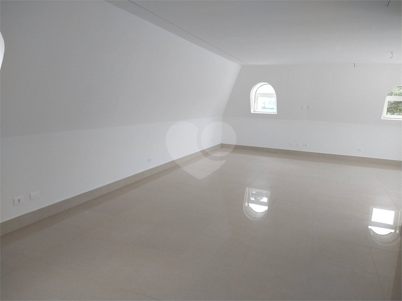 Condomínio de casas de alto padrão em estilo Neoclássico Francês