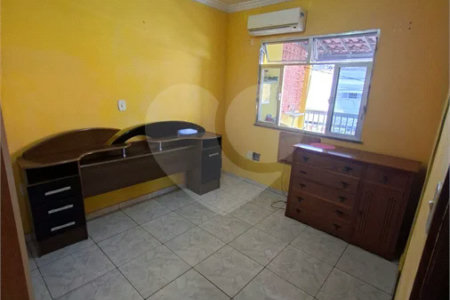 CASA Á VENDA EM SANTÍSSIMO ,ESTRADA DA POSSE ..