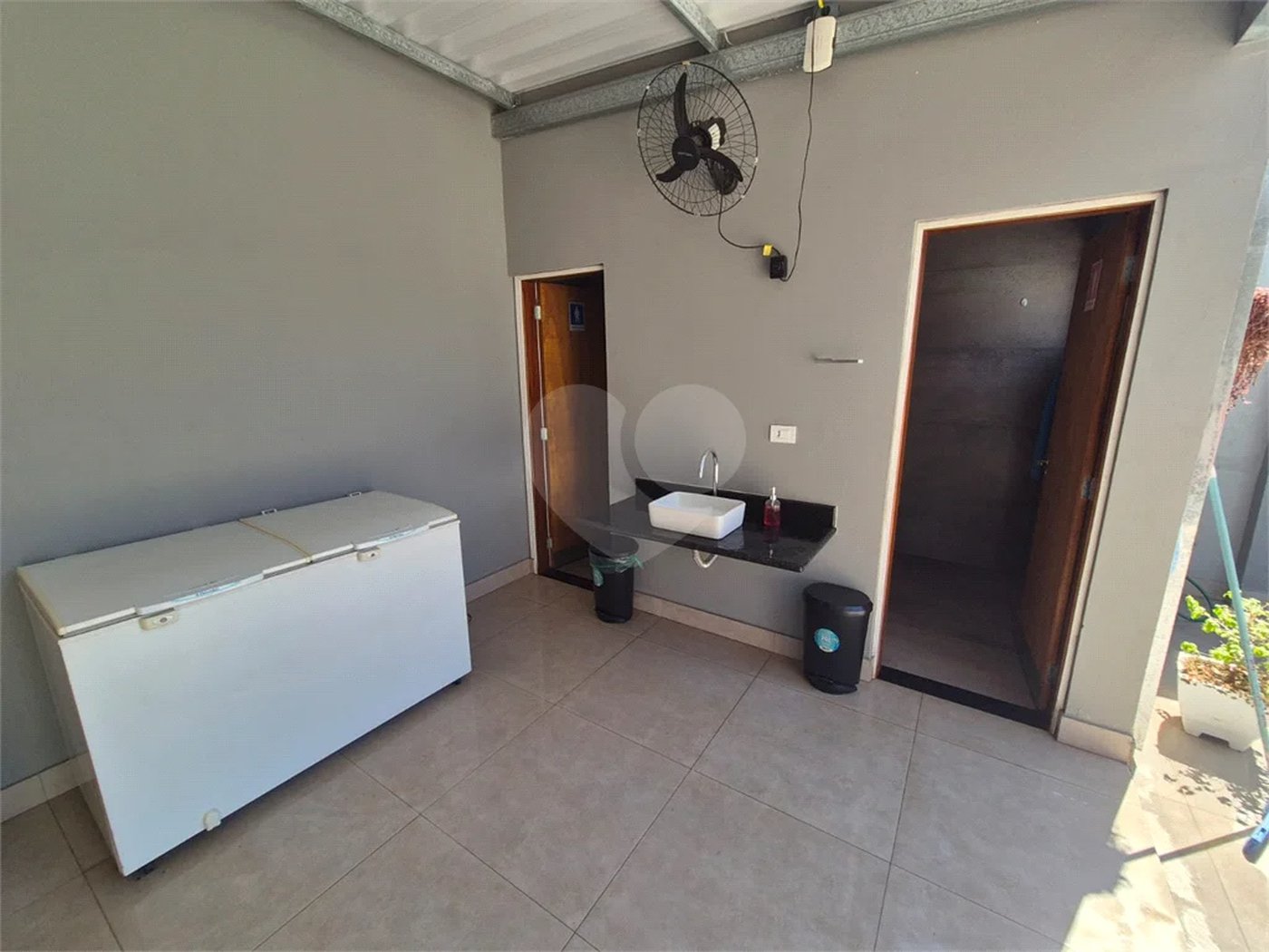 Dois imóveis em um terreno de 300 m² (12 x 25) - Com acesso independente