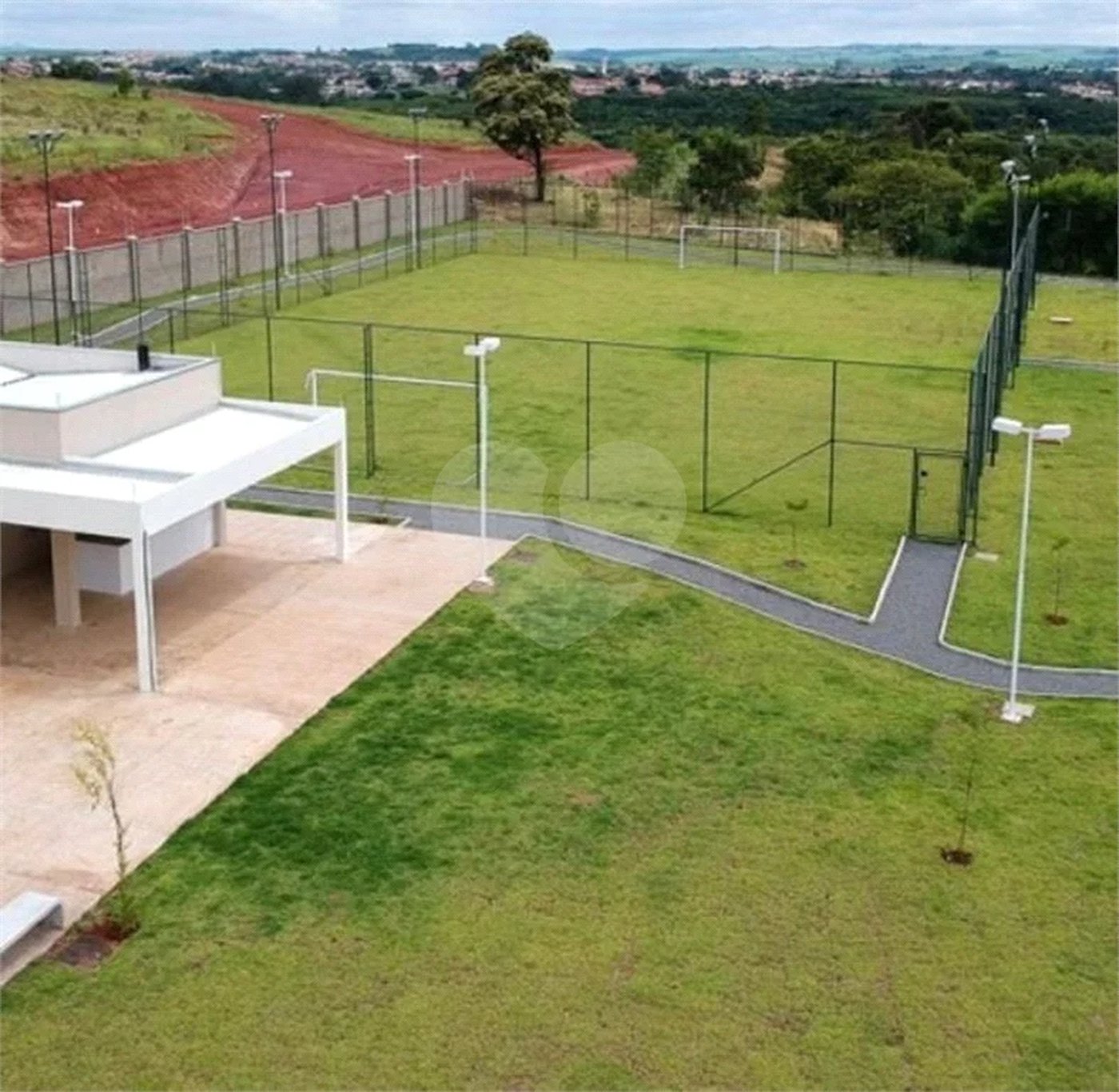 Terreno a venda com 300 metros quadrados no Condomínio Soleil