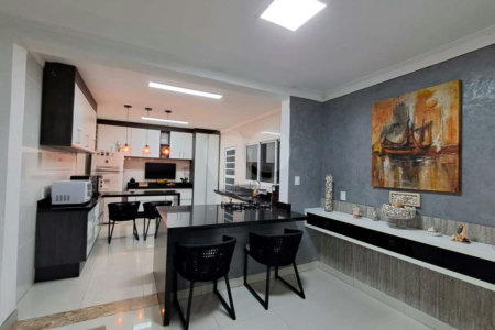 Casa de Alto Padrão à Venda e Locação - Condomínio Vila Verde