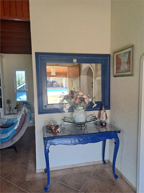 Casa Ampla com 5 Dormitórios, Piscina e Lazer Completo em Terreno de 1.260 m²
