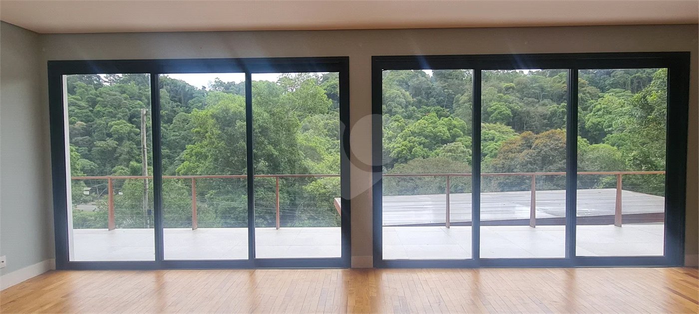 Casa à venda com 3 suítes no condomínio Alpes da Cantareira, Mairiporã - SP