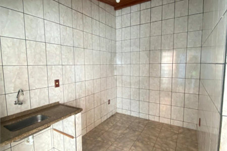 Casa Térrea com 3 dormitórios, sendo 2 suítes.