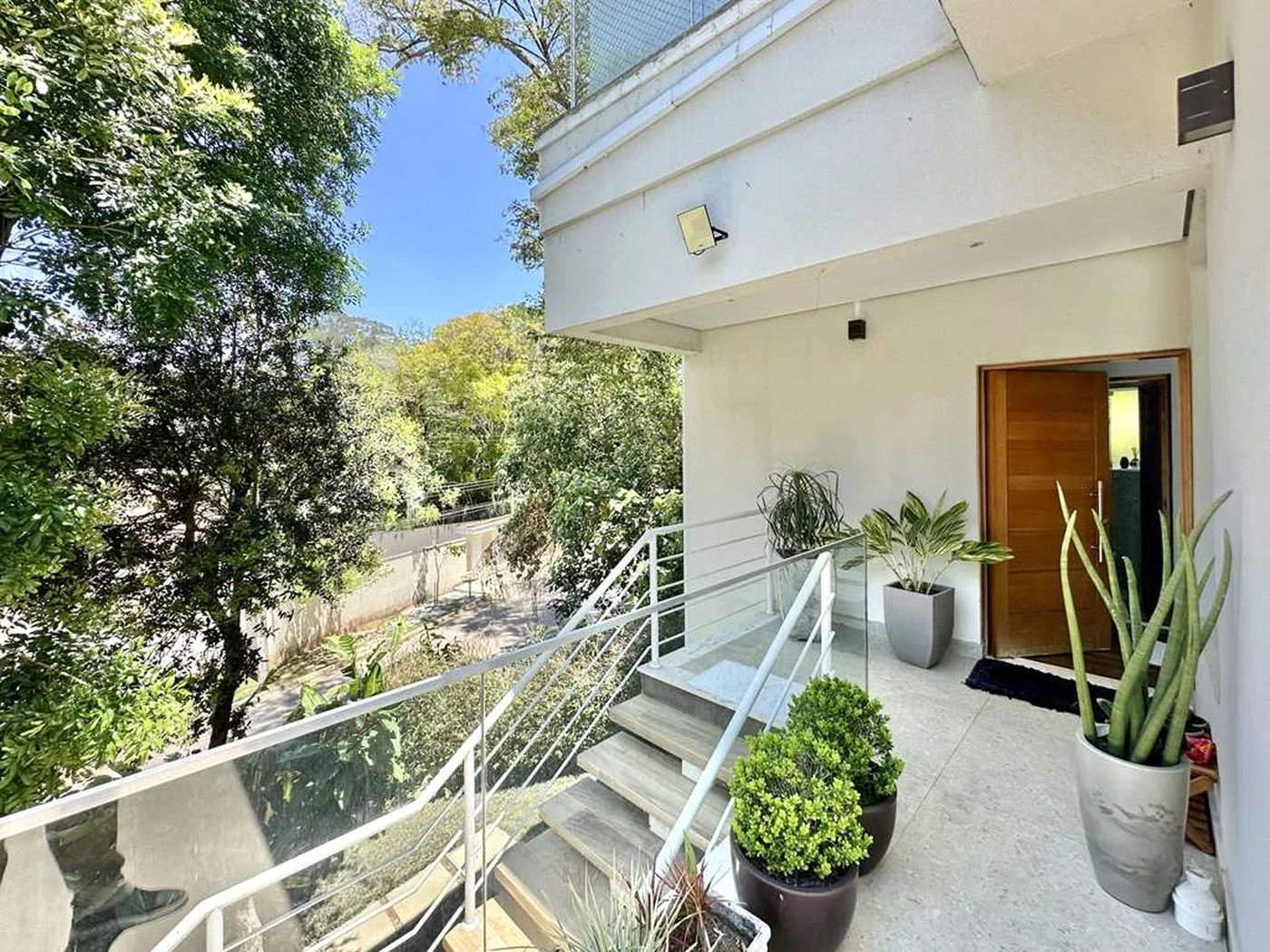 Magnífica Casa Contemporânea na Fazendinha - 4dorms | 3 Suites | Gourmet, piscina, lareira, hóspedes, escritório! Muito Verde e Tranquilidade em um dos melhores condominios da Região .