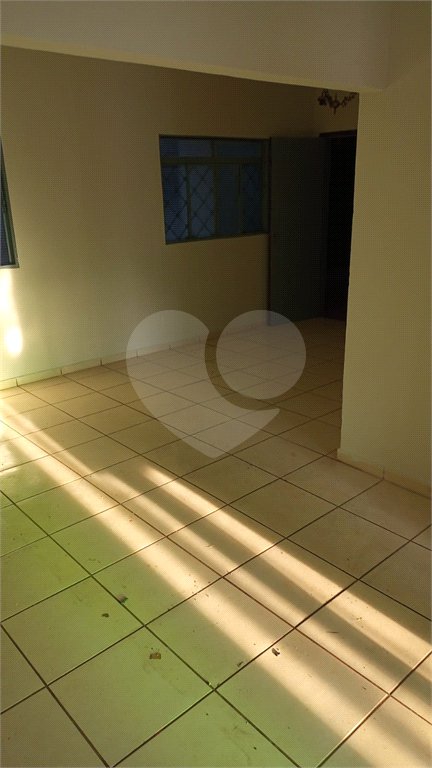 Linda Casa muito bem localizado na rua três na cidade de Rio Claro