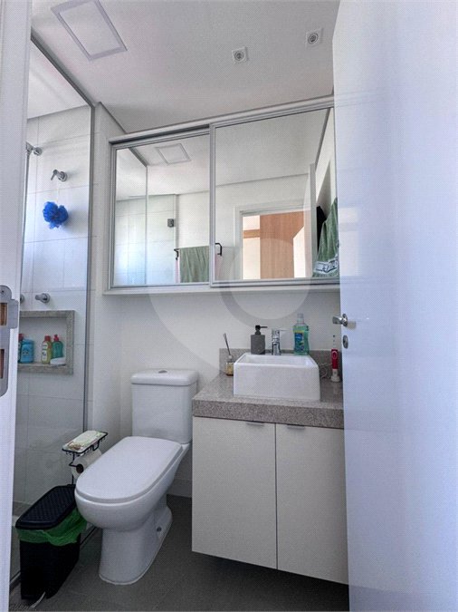 Apartamento á venda de 81m2 no Ipiranga com 2 dorms, 2 suítes, 3 banheiros, 2 vagas. Estuda permuta.